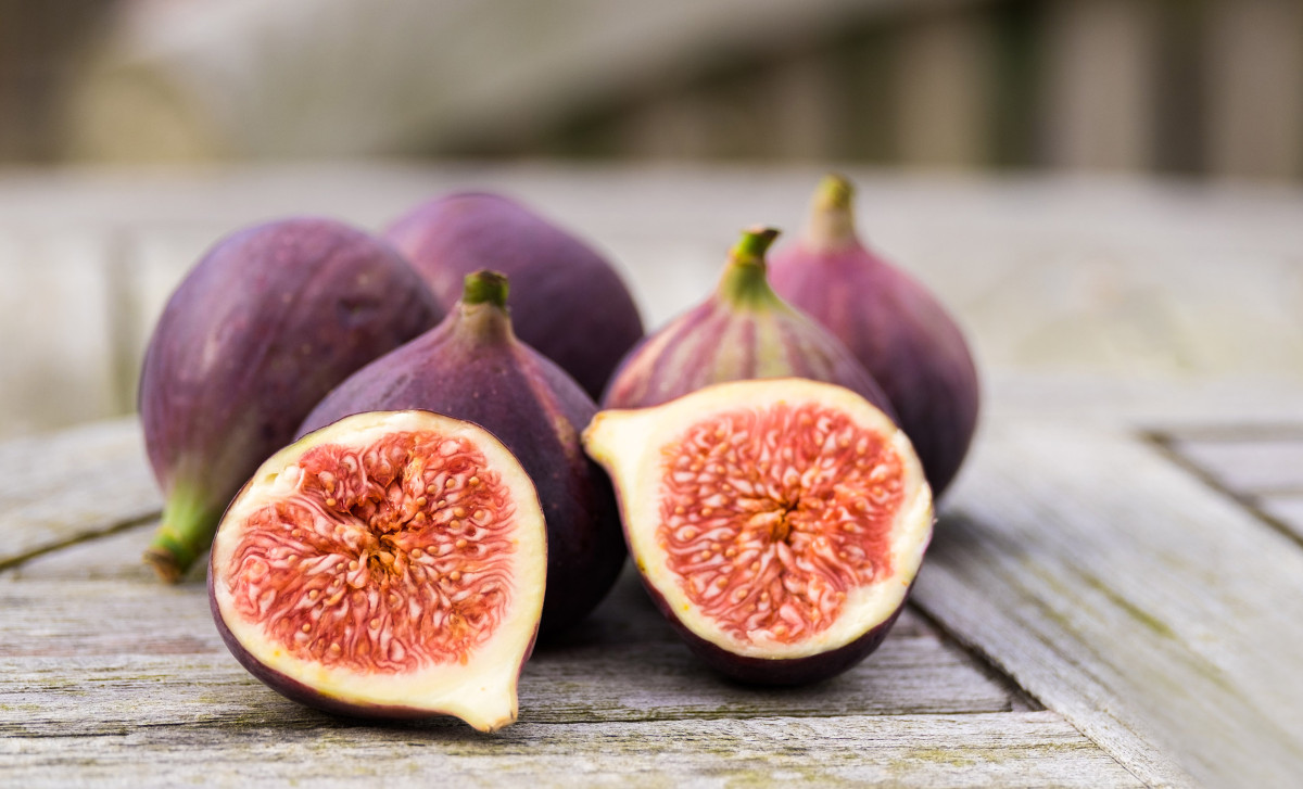 Open fig on table